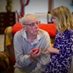 Consejos para fortalecer relaciones sociales en la madurez